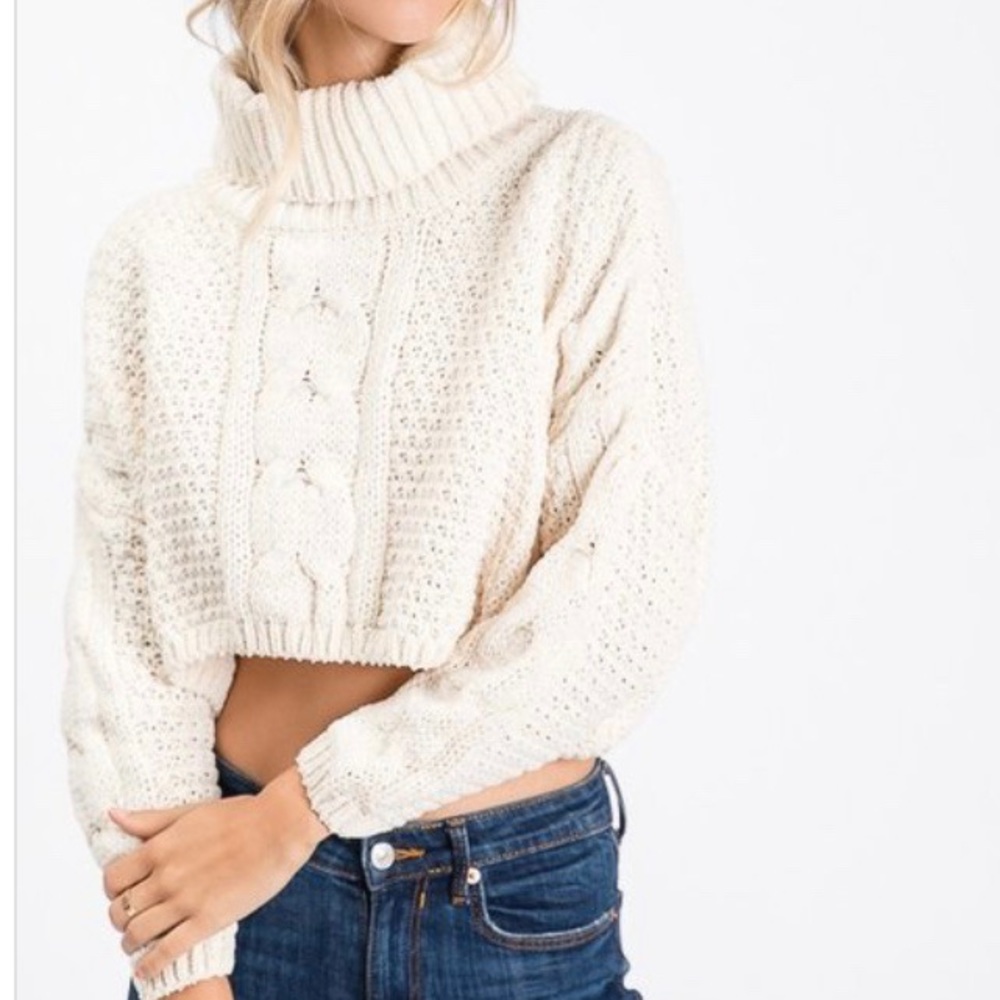 SOLD 🌺 Cable knit crop sweater black - Picture 6 of 7